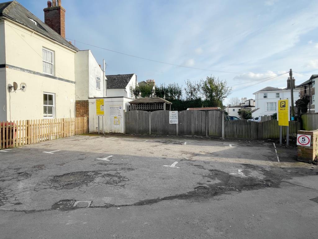Lot: 18 - TOWN CENTRE CAR PARK - General view of parking area